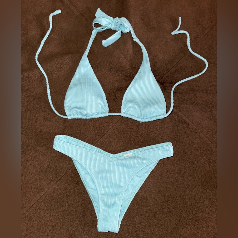 Women’s Hollister bikini, top size small & bottoms size xs